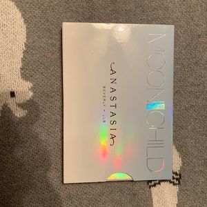 Anastasia Beverly Hills xMoon Child glow kit